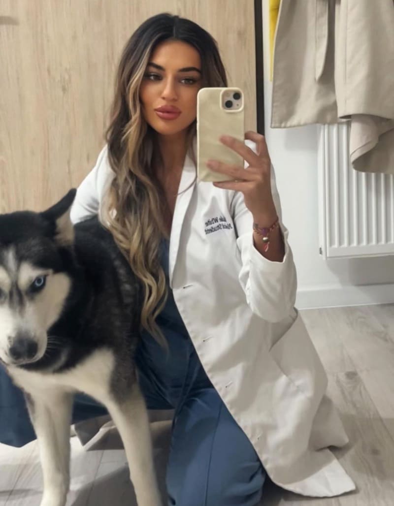 Natalie dokter in jas