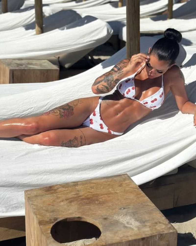 Mati in witte bikini