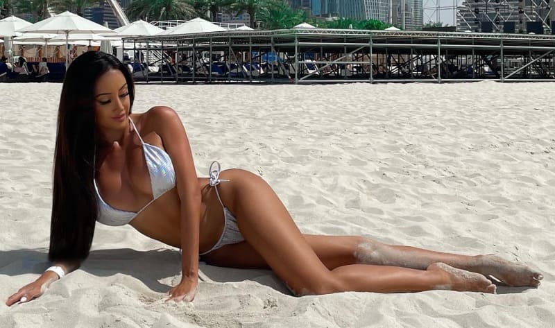 Sexy dame op strand