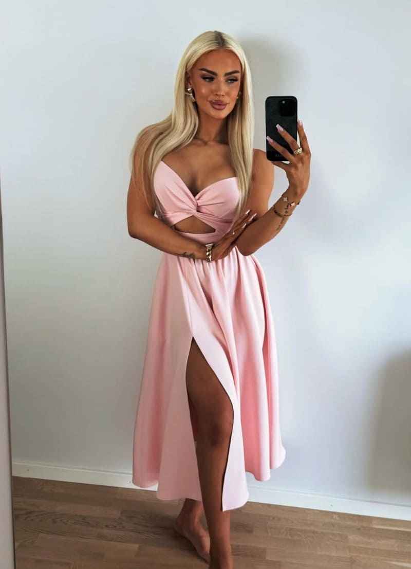 Adriana in sexy roze jurkje