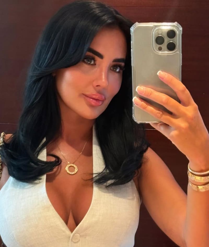 Babe in sexy wit topj e