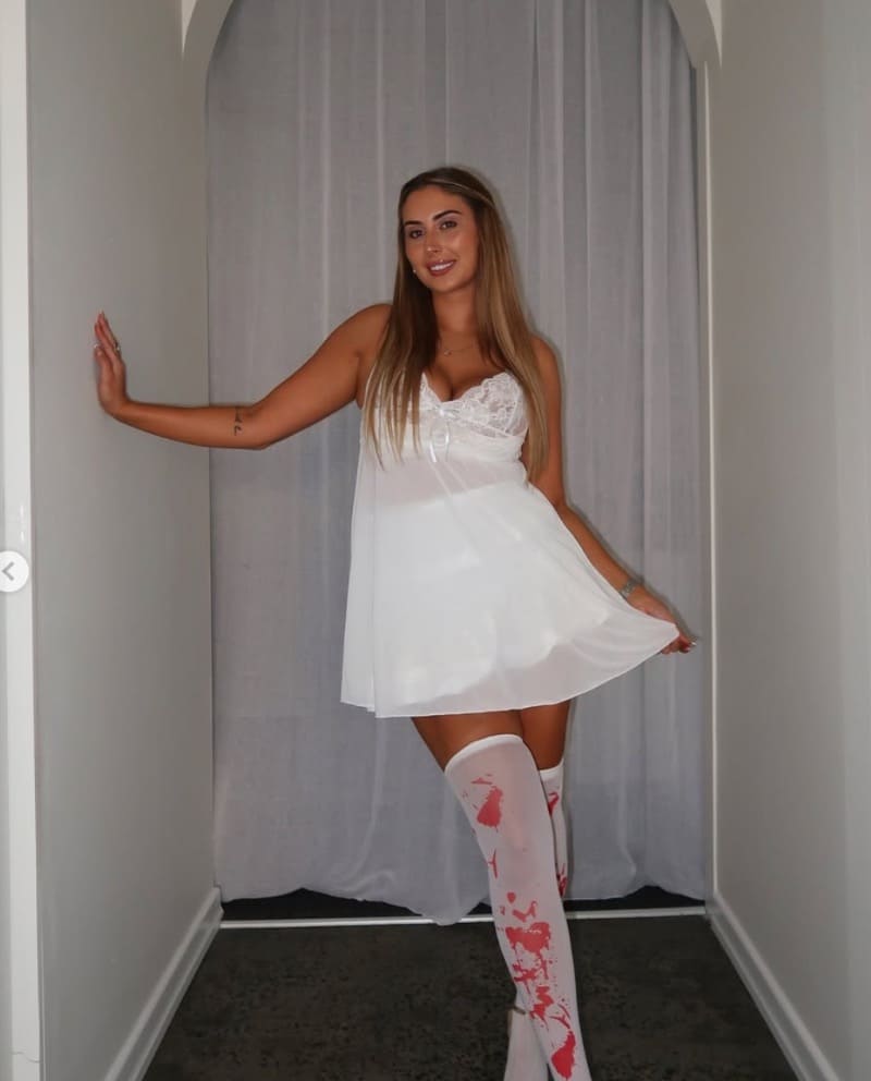 Sexy dame in witte jurk
