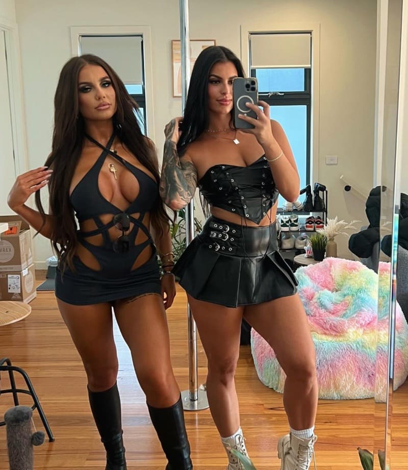 Cassidy in sexy strakke lingerie