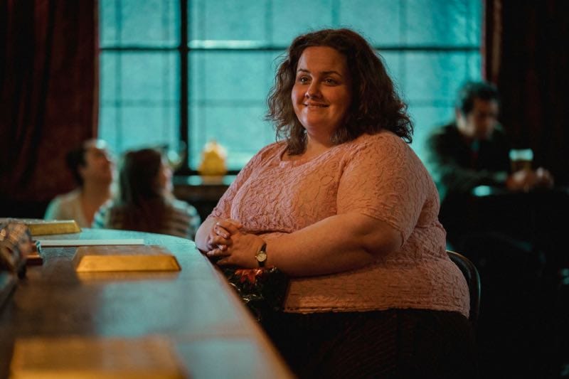 Vrouw met obesitas aan bar