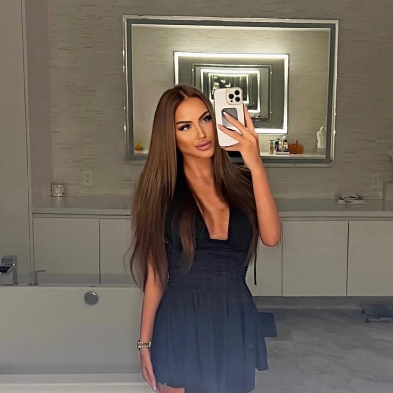 Simona in blauwe jurk