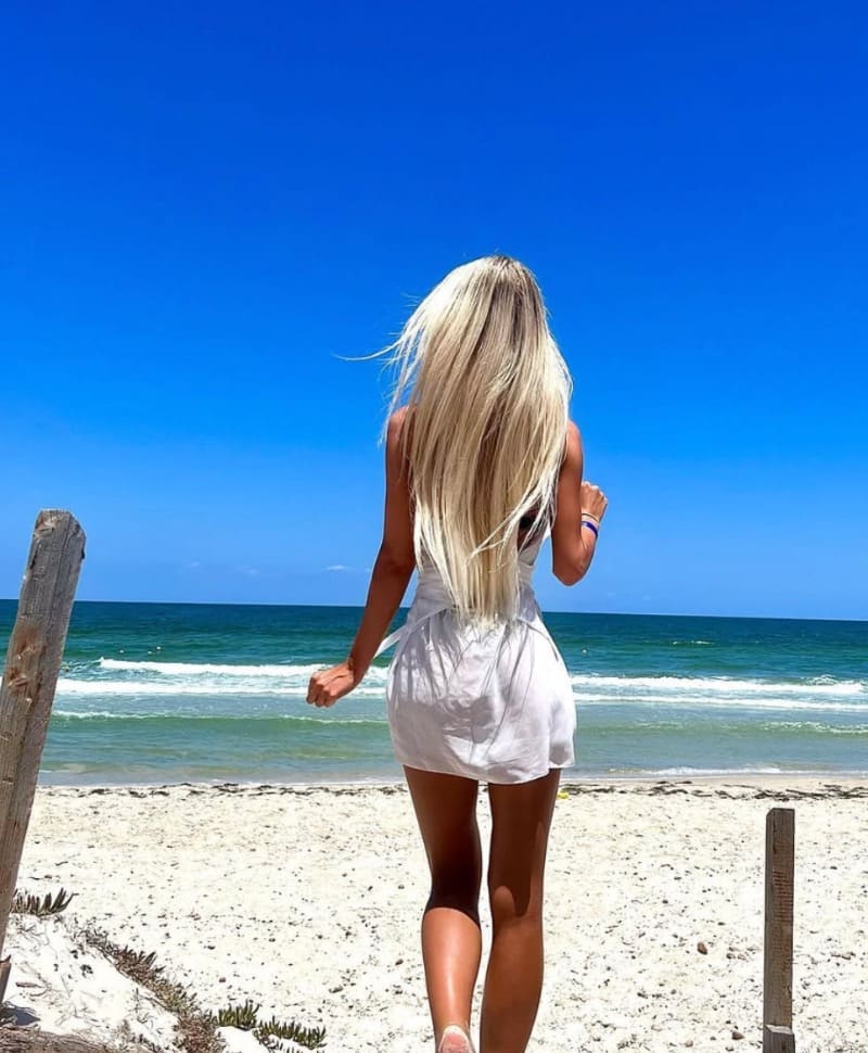 Sexy dame op strand