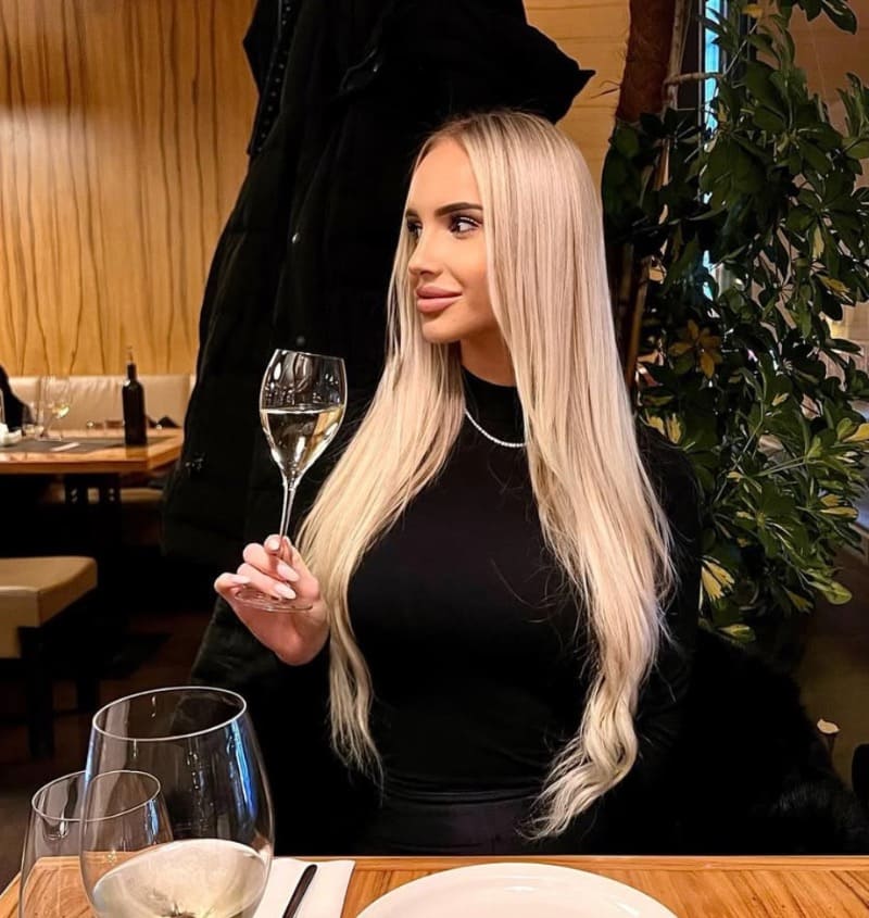 Babe in zwart topje