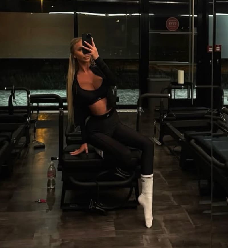 Babe in sport kleding