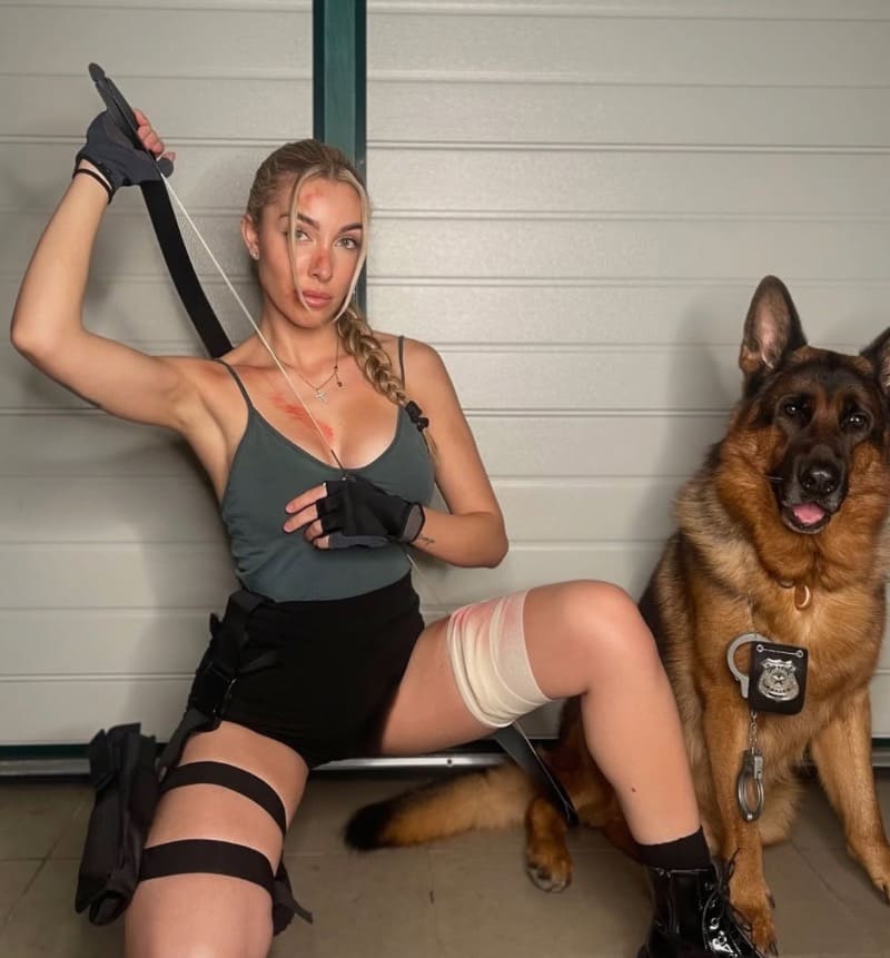 Maria in sexy outfit 