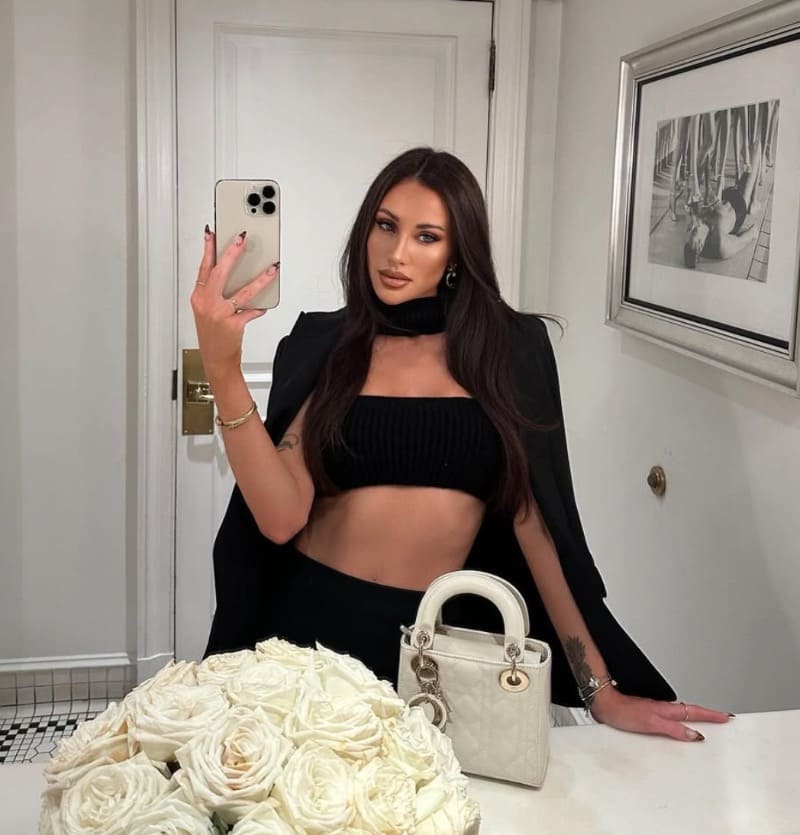 Babe in sexy outfit