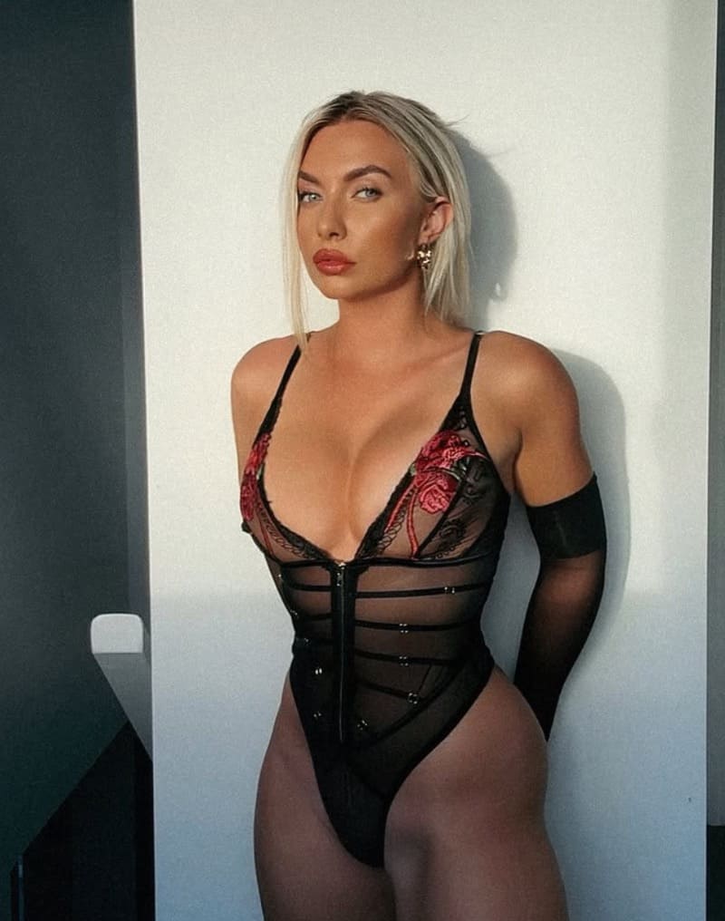 Babe in zwarte lingerie