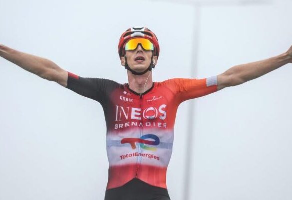 Thymen Arensman wint etappe