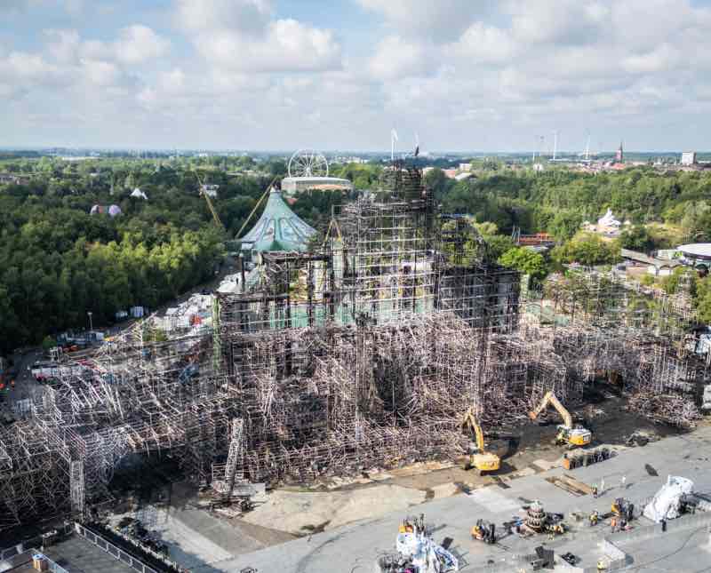 Tomorrowland 2025 podium vernield
