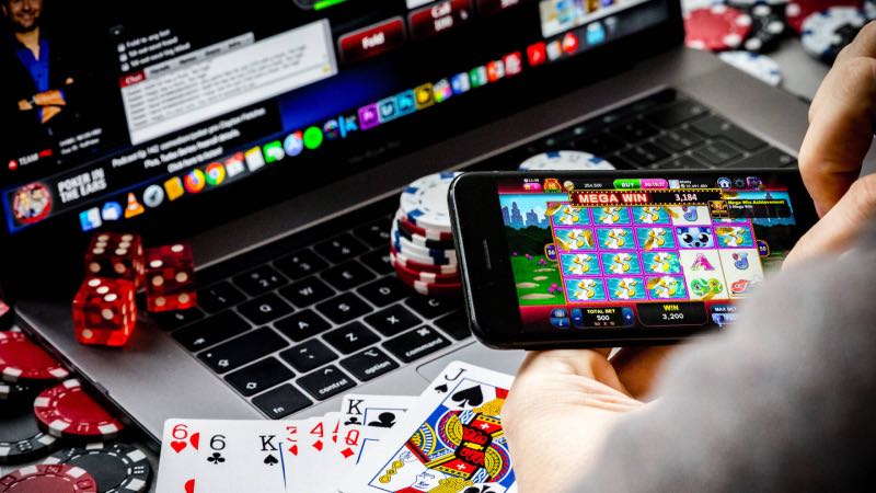Online gokken op smartphone of computer