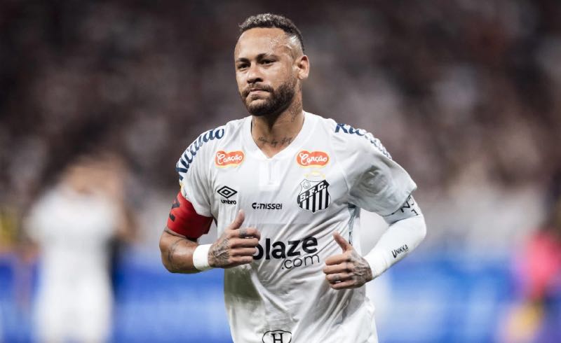 Neymar loopt van het veld