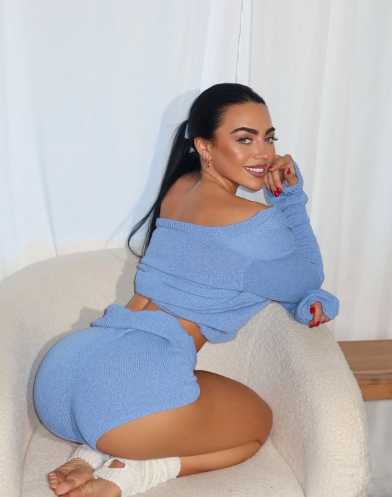 Kate in sexy blauwe outfit