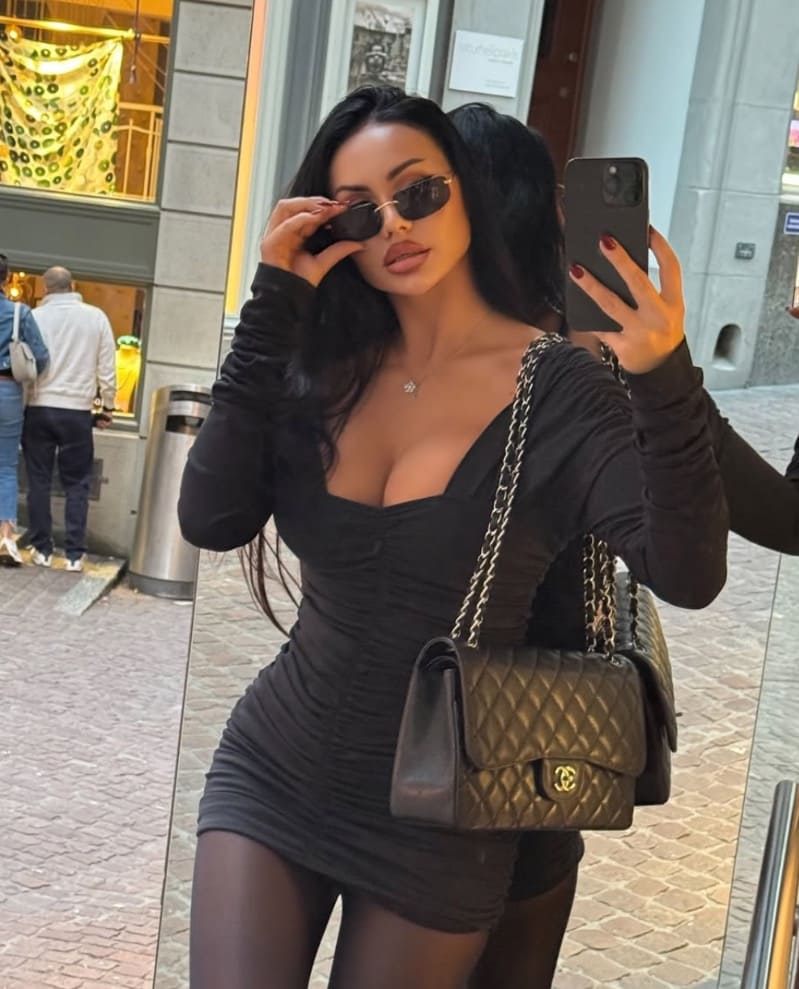 Babe in kort broekje