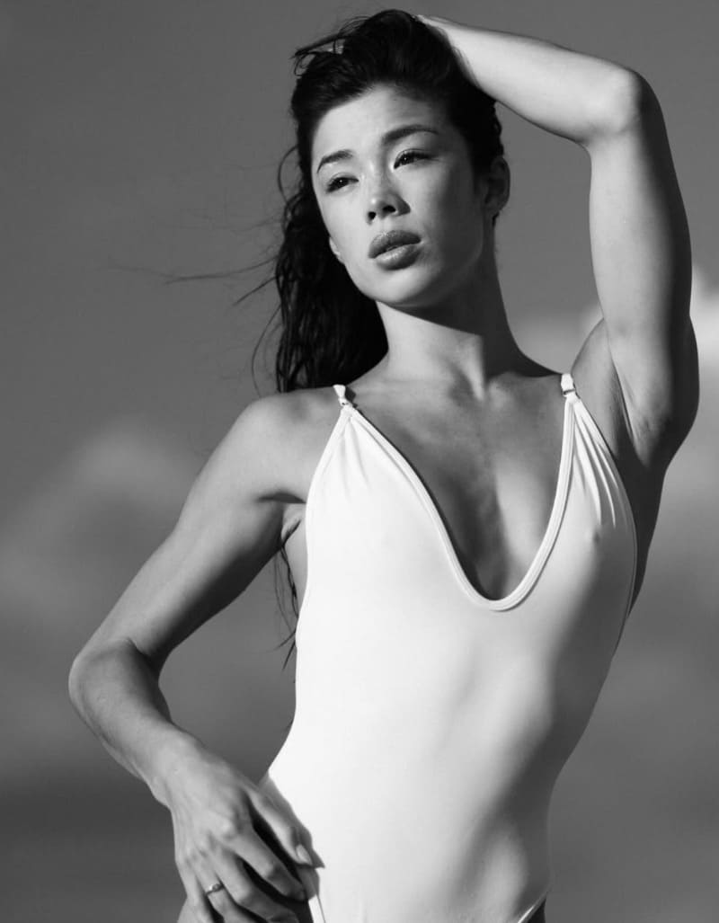 Kiana in sexy white