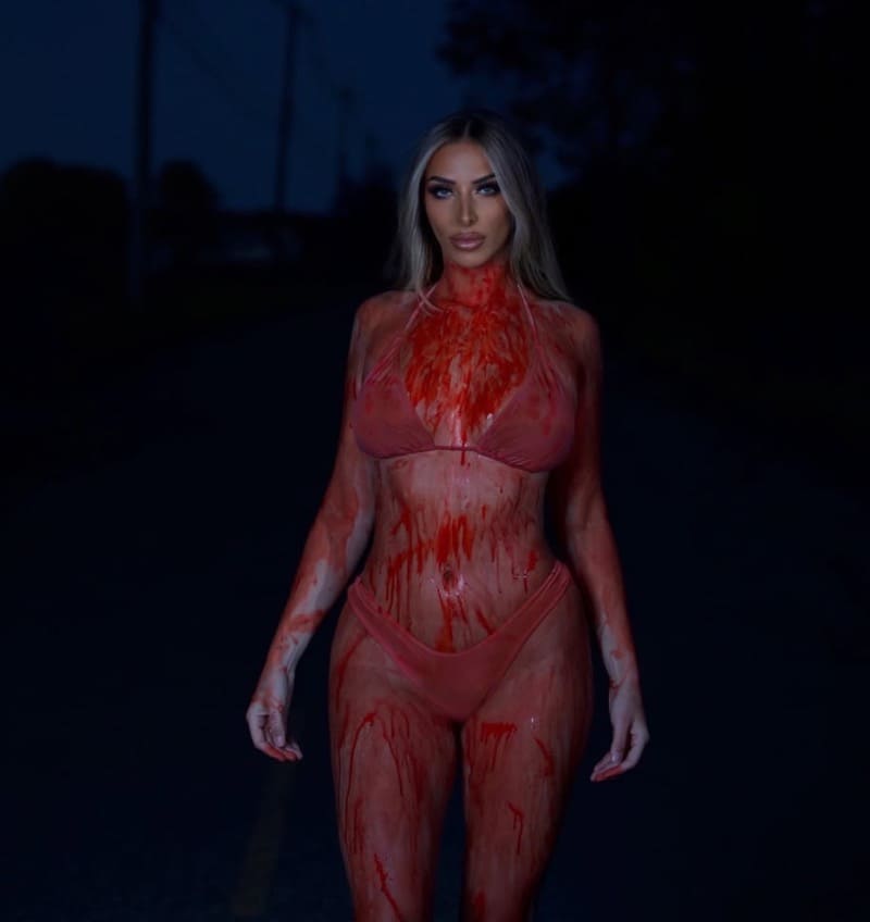 Babe in halloween outfit