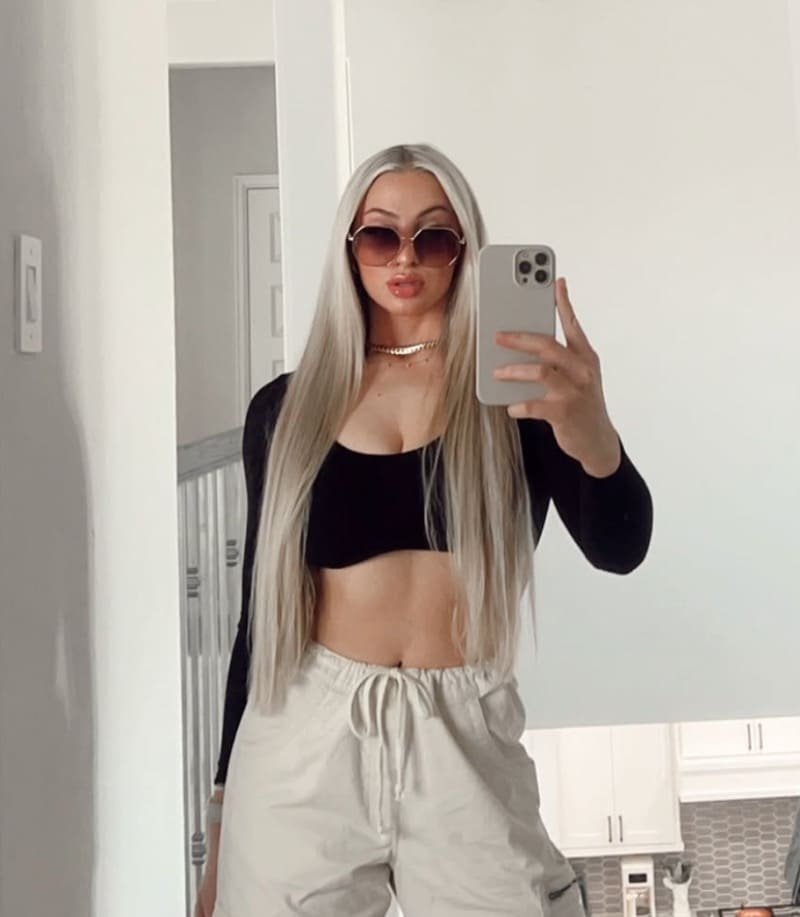 Babe in sexy outfit