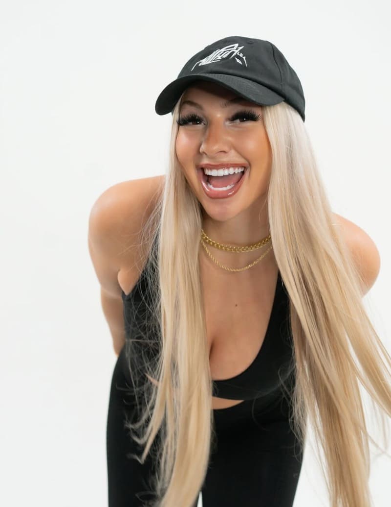 Lauren in sexy zwarte outfit