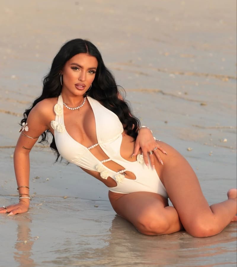 Babe op strand in water
