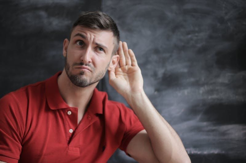 Persoon met tinnitus