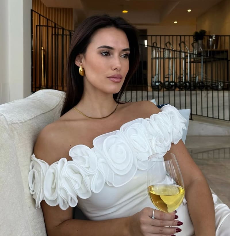 Mariana in sexy wit topje 