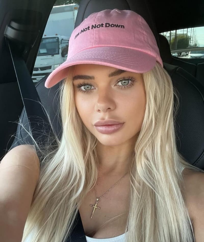 Selina in sexy petje