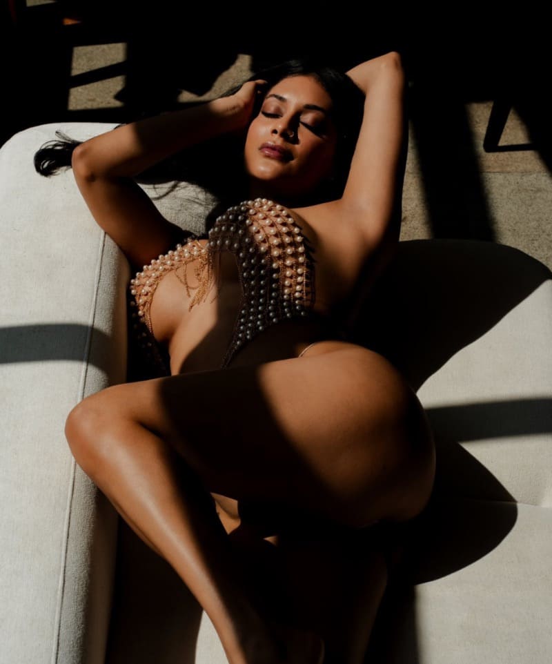 Jisel in lingerie