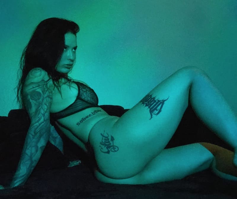 Katrina in sexy zwarte lingerie