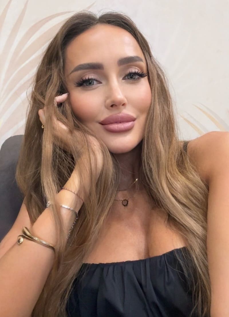 Sexy dame in strak outfitjr