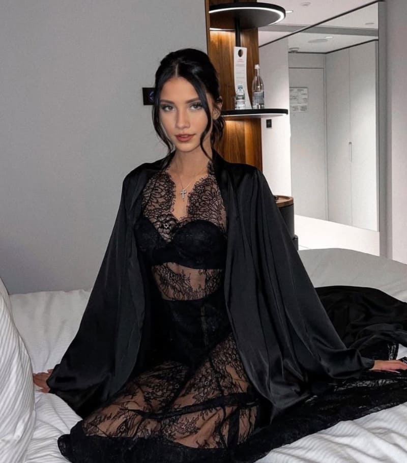 Azzurra in sey lingerie