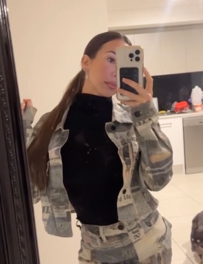 Hete brunette met zwart topje