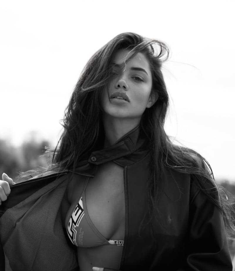 Ray in sexy voertuig