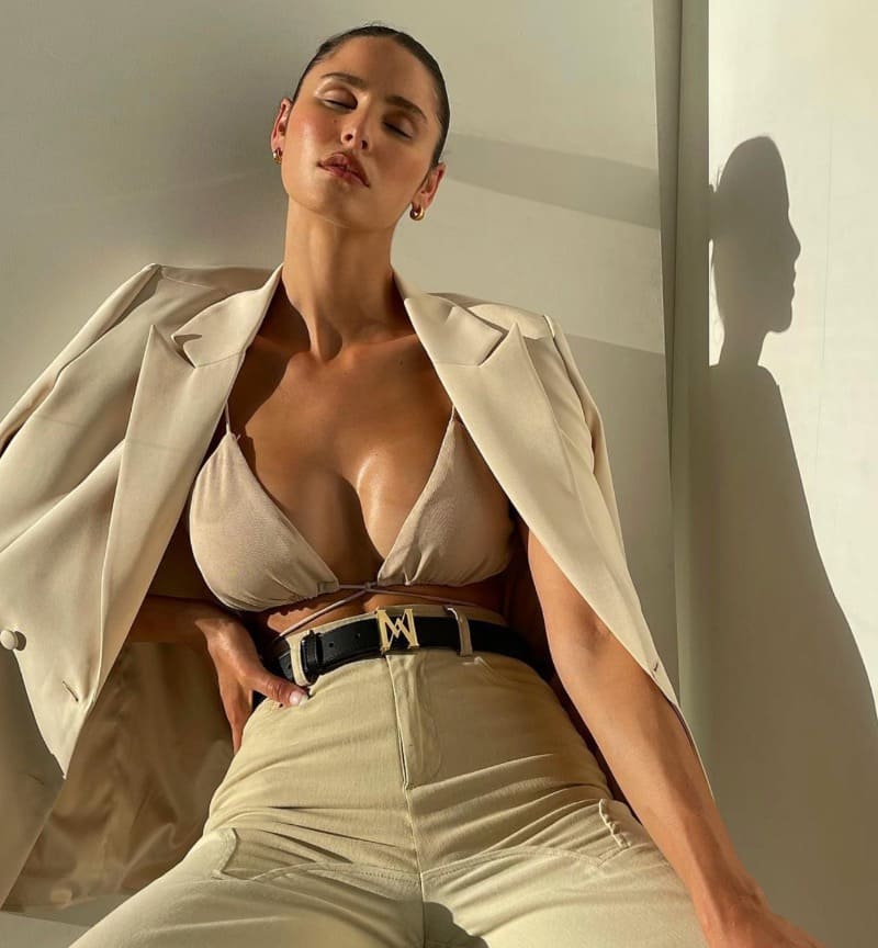 Babe in beige outfit