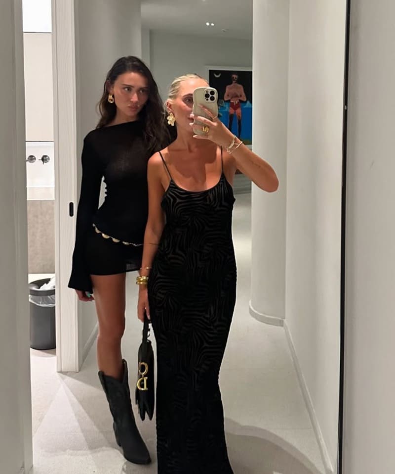 Sexy dames in zwarte jurk