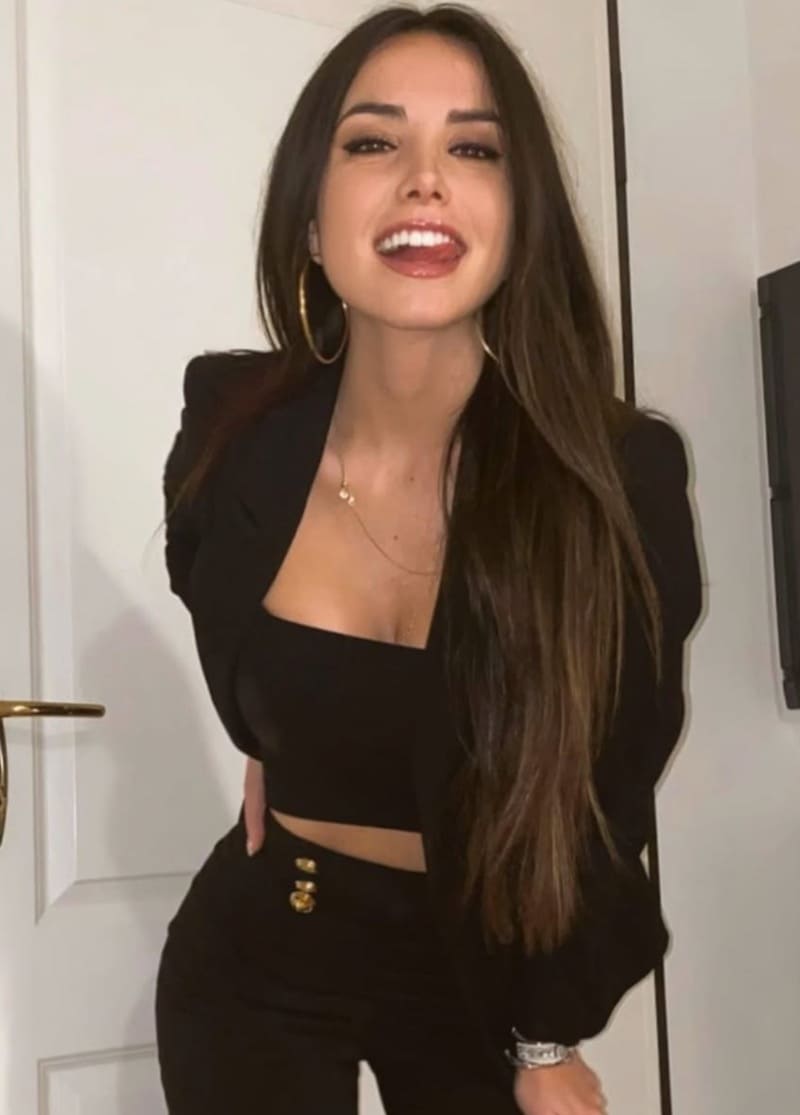 Babe in sexy tight outfit