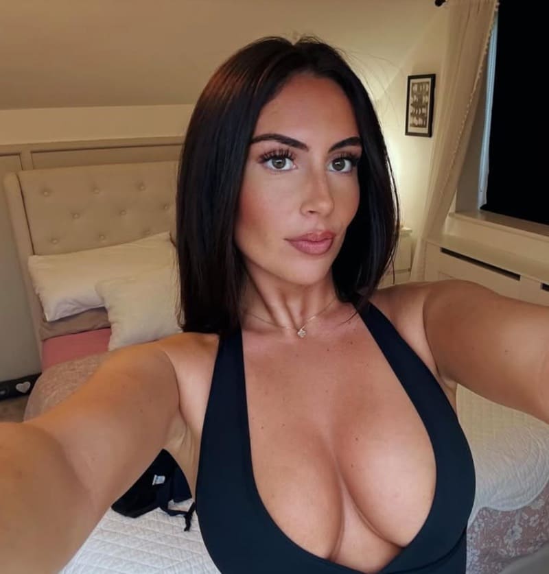 Babe met enorme tieten