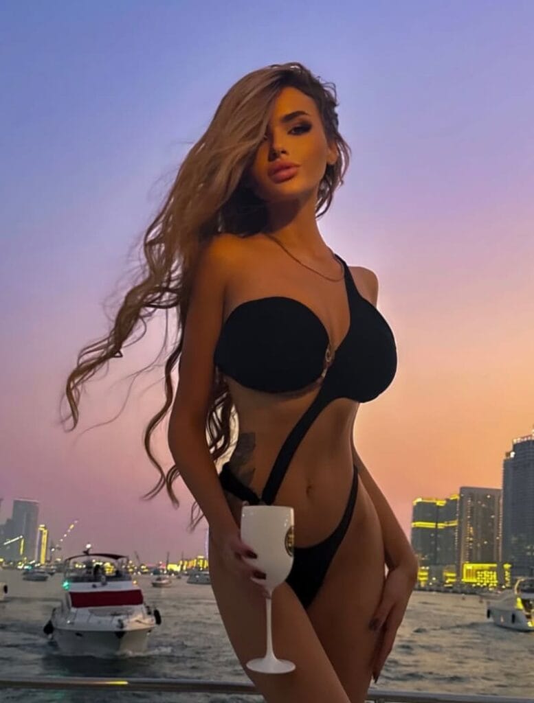 Julianka met dikke tieten