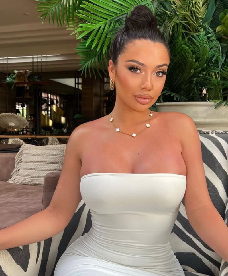 Sexy dame met enorme tieten