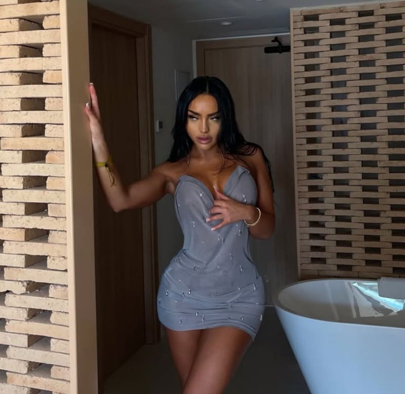 Francesca in blauwe jurk