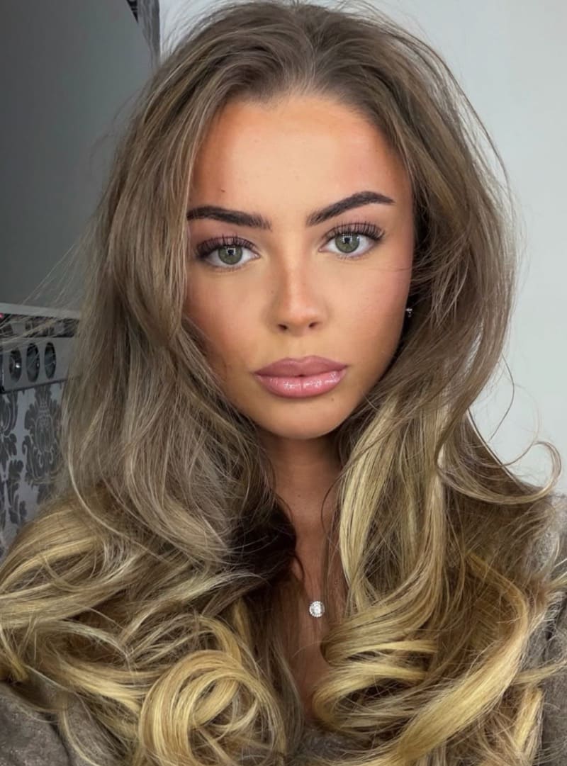 Babe met lange haren