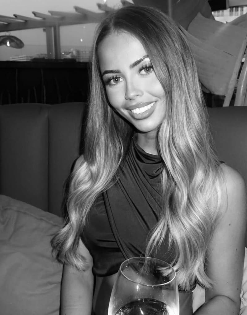 Sexy dame in zwart wit