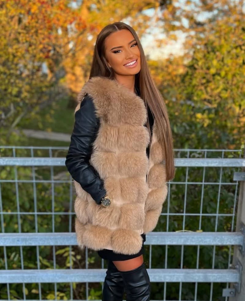 Sexy dame in bontjas