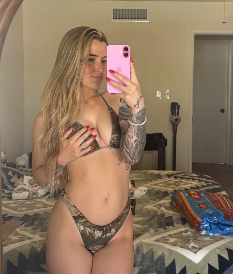 Sexy dame in bikini