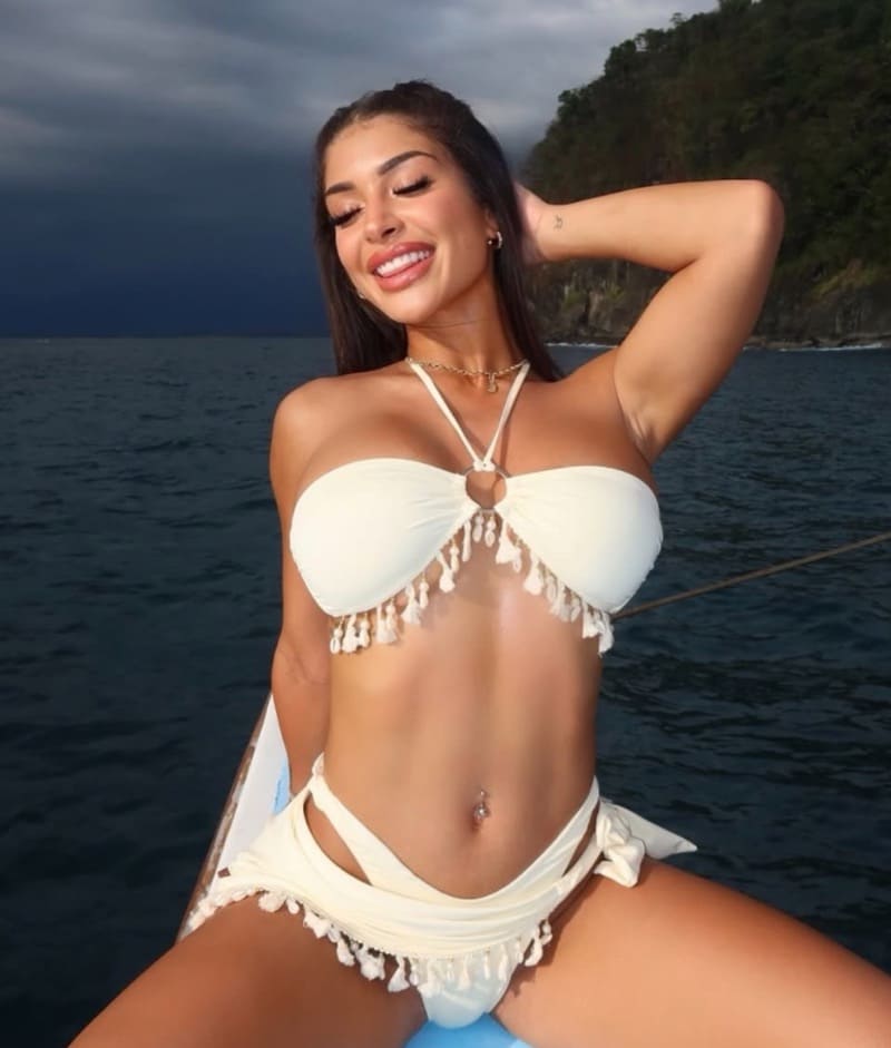 Barbara in sexy bikini