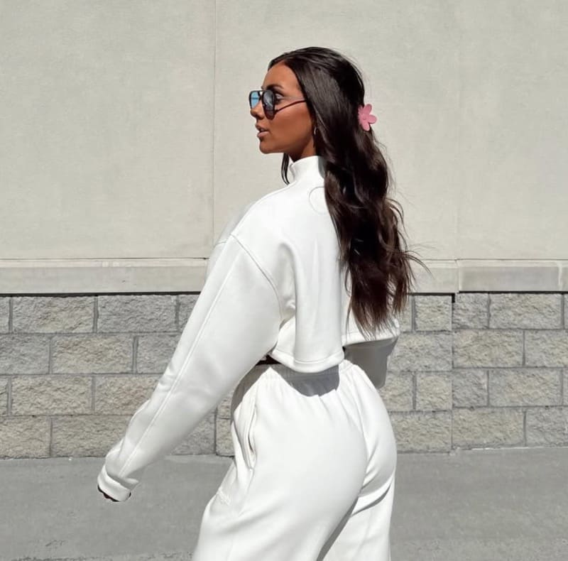 Kate in sexy witte outfit