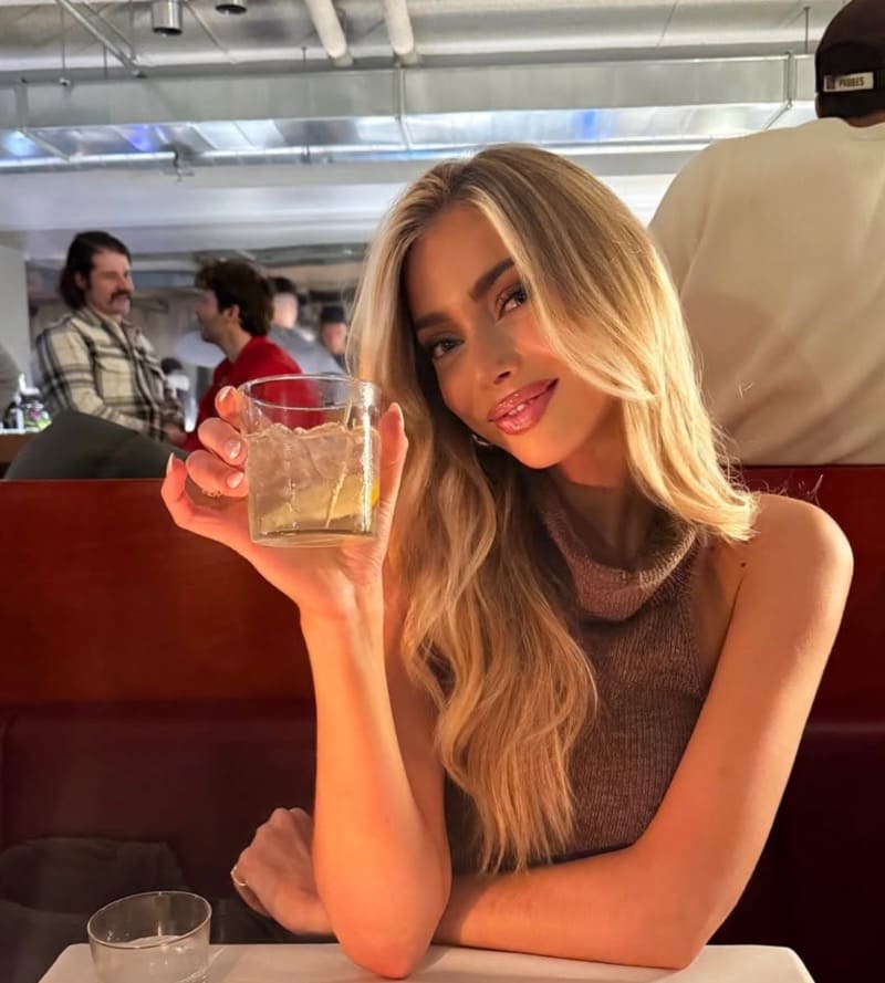 Babe met blonde haren