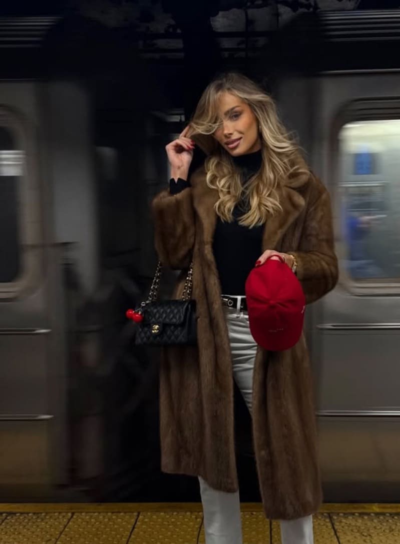 Maria in sexy outfit